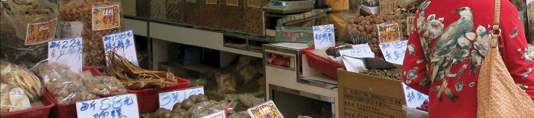 Seafood shops in Hong Kong © Joyce Wu / TRAFFIC 