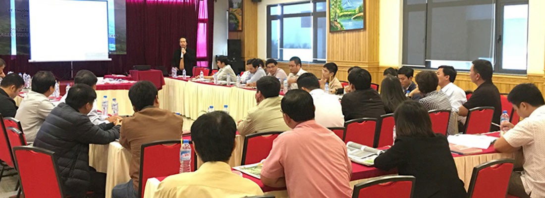 Vietnamese governmental and Customs representatives learn how to identify commercial timber species © TRAFFIC