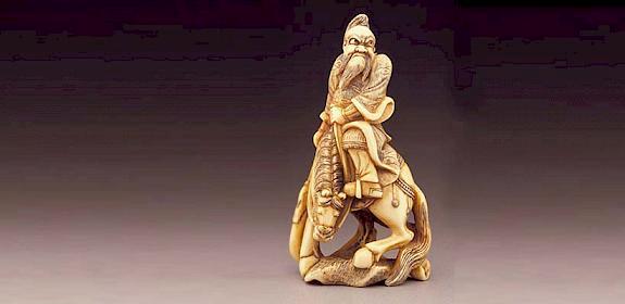 Japanese ivory figurine © Ashley Van Haeften / Creative Commons 2.0