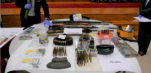 Authorities in Malaysia display some of the weapons seized following the arrest of a suspected poaching gang © TRAFFIC