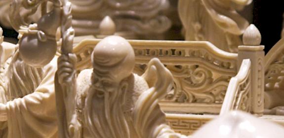 Ivory products for sale © Matthias Rosenkranz / CC Generic 2.0