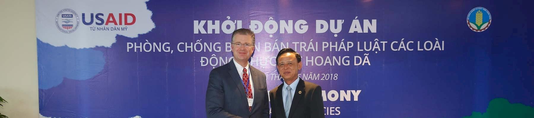 US Ambassador Daniel J. Kritenbrink and Permanent Deputy Minister of MARD Dr. Ha Cong Tuan at the launch of the USAID Saving Species project