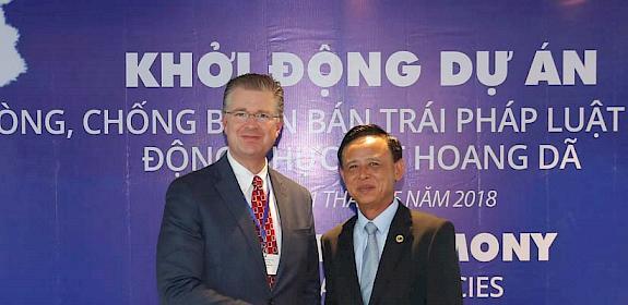 US Ambassador Daniel J. Kritenbrink and Permanent Deputy Minister of MARD Dr. Ha Cong Tuan at the launch of the USAID Saving Species project